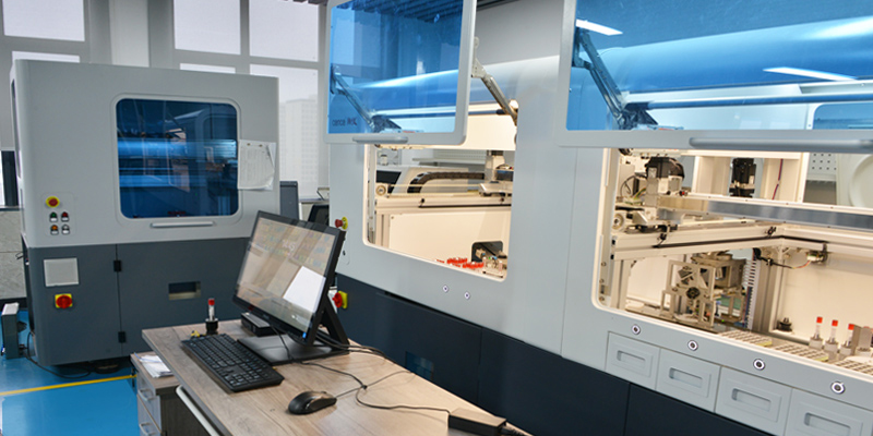 ما هو استخدام أنواع أجهزة الطرد المركزي المختبرية ؟