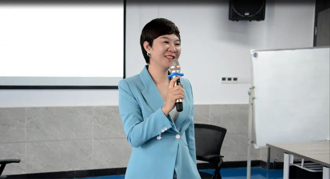 تدريب فريق المبيعات شيانغ يي