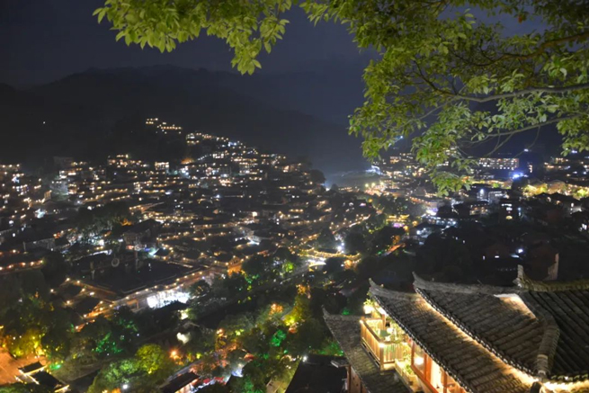 احتفال بالذكرى المئوية لتأسيس الحزب الشيوعي الصيني ، Xiangyi الطرد المركزي الملونة guizhu جولة 5 أيام