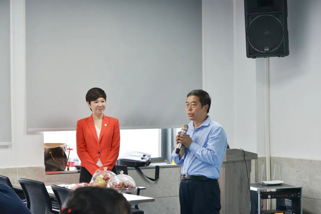 تدريب فريق المبيعات شيانغ يي